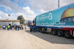 Egyptian NGO volunteers protest at Rafah crossing demanding aid delivery